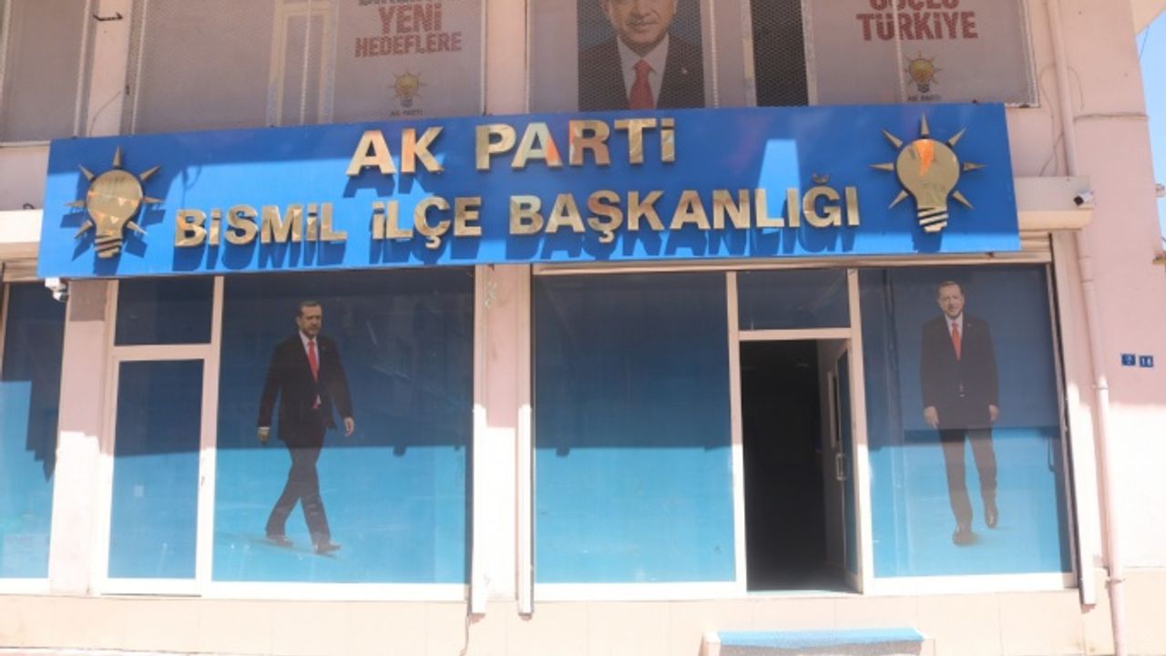 Bismil AK Parti İlçe Başkanlığına molotofkokteyli saldırı!