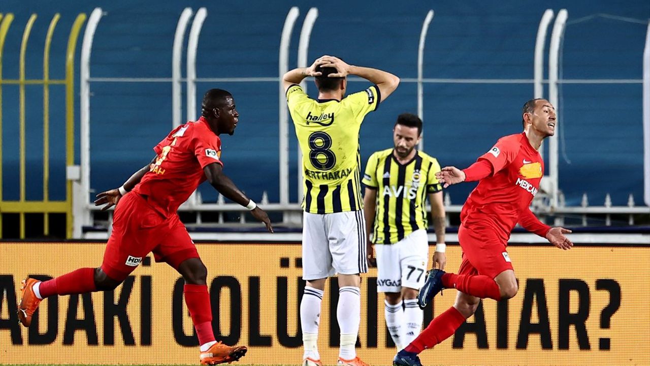 Yeni Malatyaspor Fenerbahçe'yi Kadıköy'de 3'e bağladı!