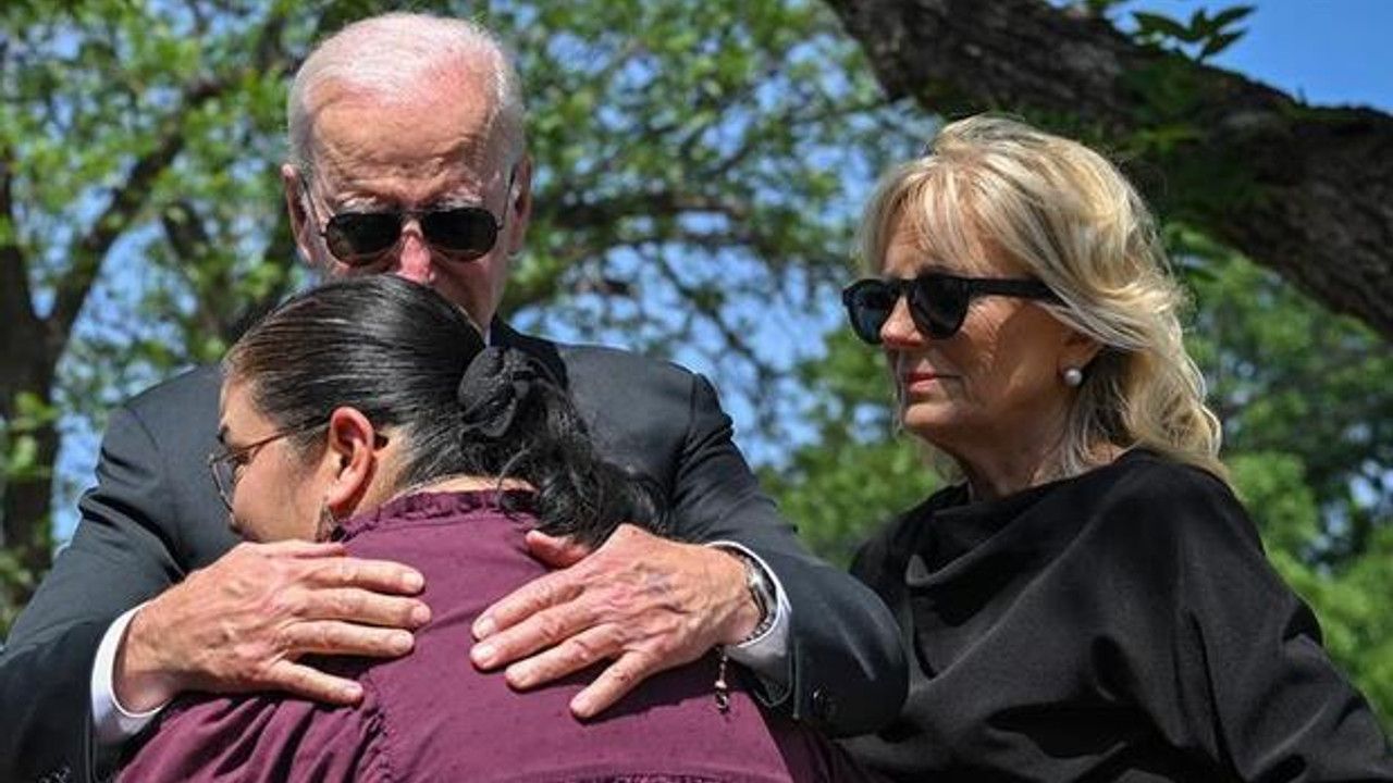 ABD Başkanı Joe Biden Teksas okul saldırısı için ziyarette bulundu! Halk silah yasasına tepki gösterdi