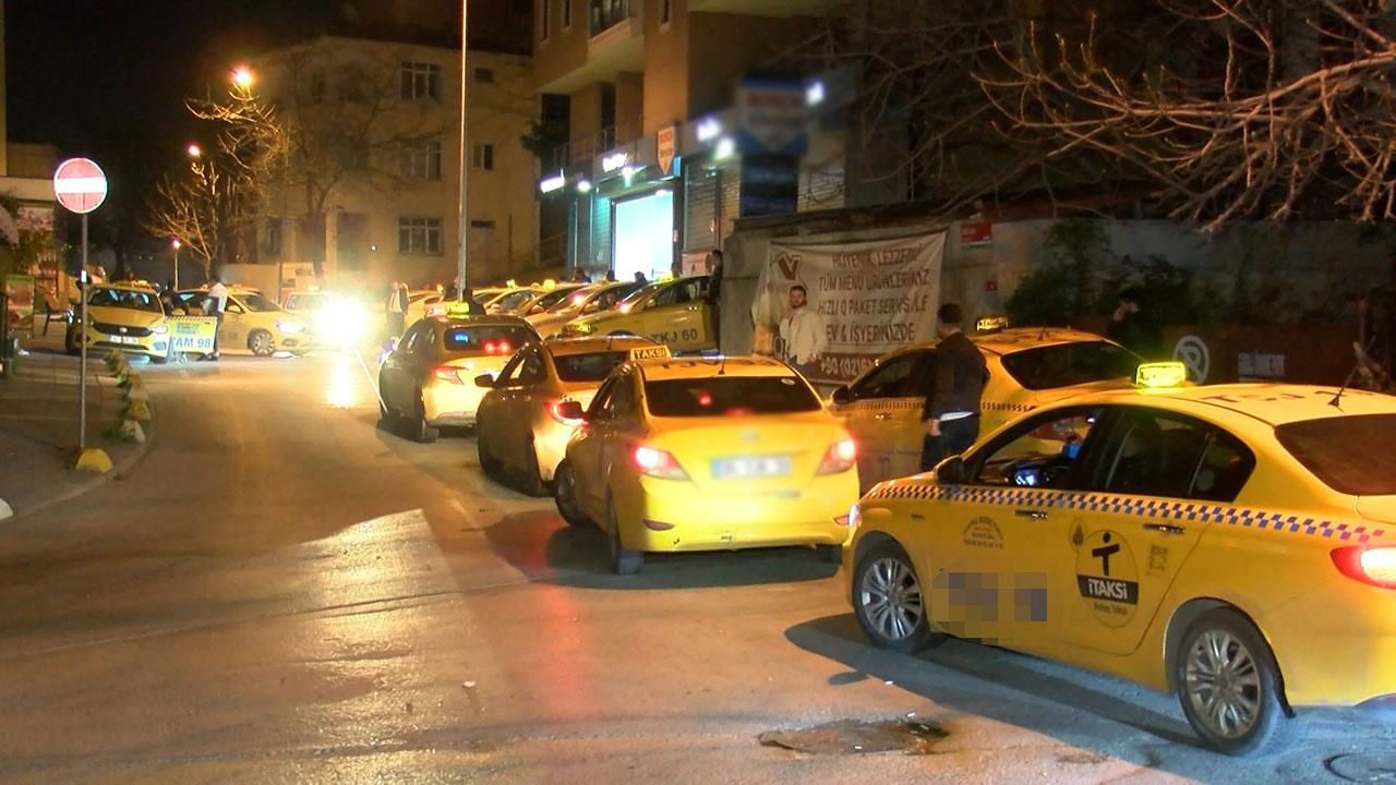 İzmir Bornova'da taksiyi kaçırdı 5 araca çarptı! 2 yaralı
