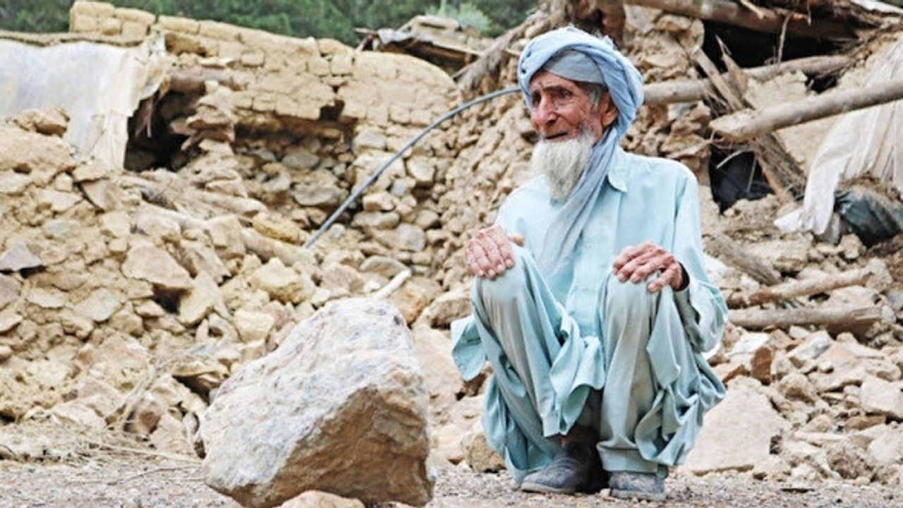 Afganistan çaresiz! Enkazlar elle kazılıyor