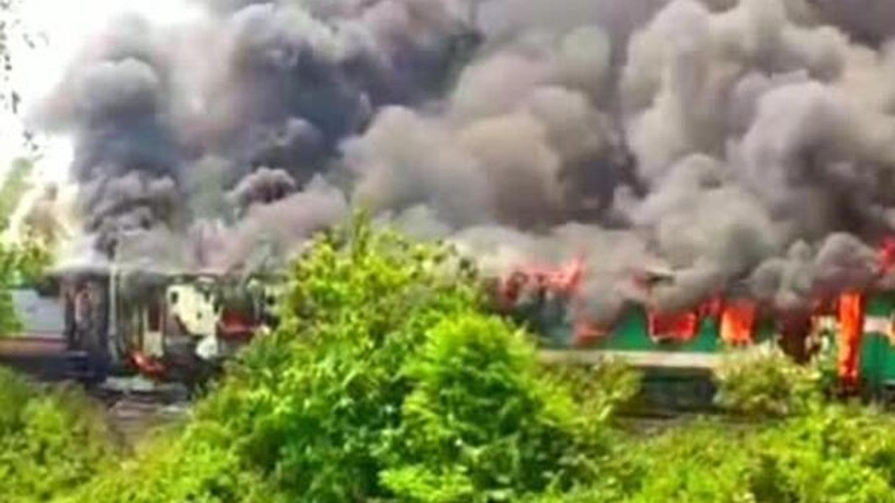 Bangladeş’te korkunç yangın! Tren alev alev yandı
