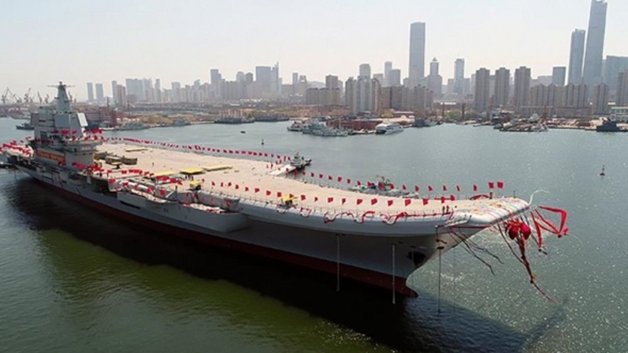 Çin'in uçak gemisi 'Fucien' törenle suya indirildi