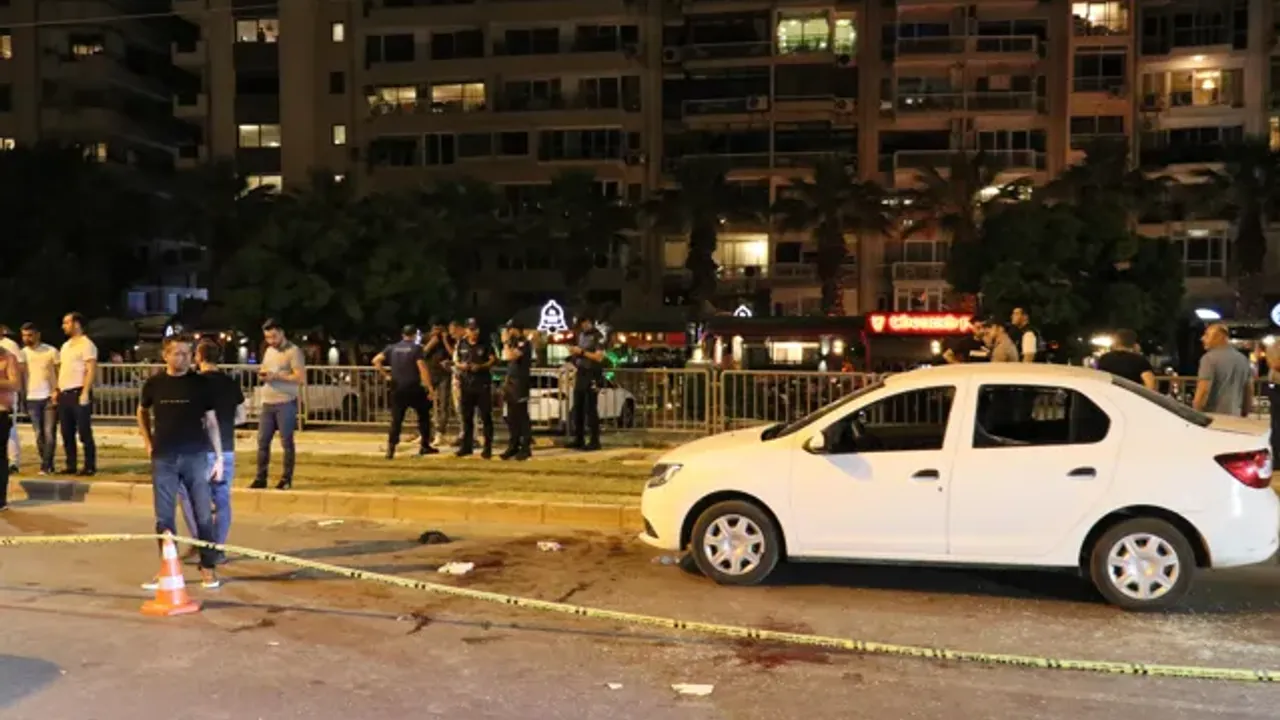 İzmir'de bir otomobile silahlı saldırı