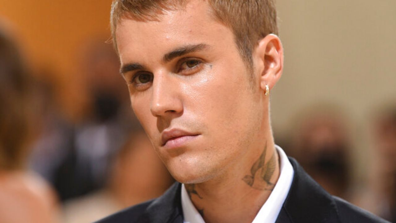 Justin Bieber kısmi yüz felci geçirdi