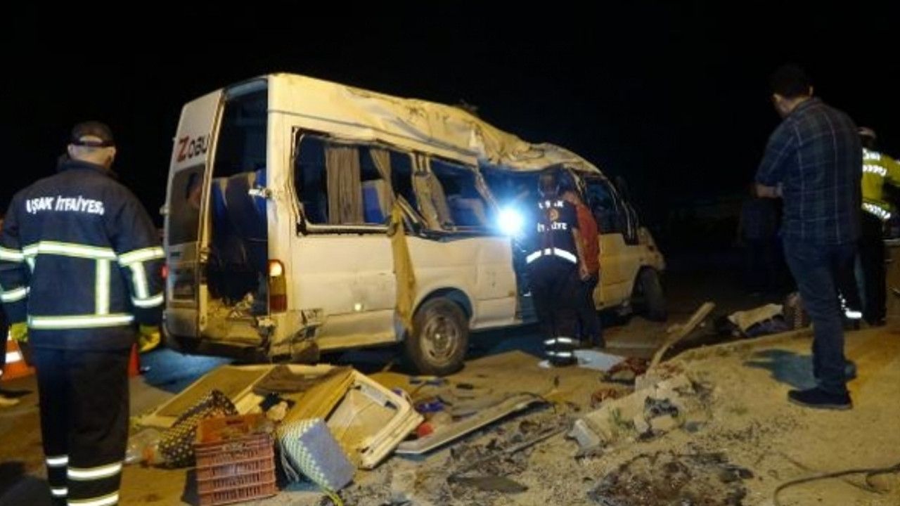 Uşak'ta işçileri taşıyan araç devrildi! 1 ölü, 14 yaralı