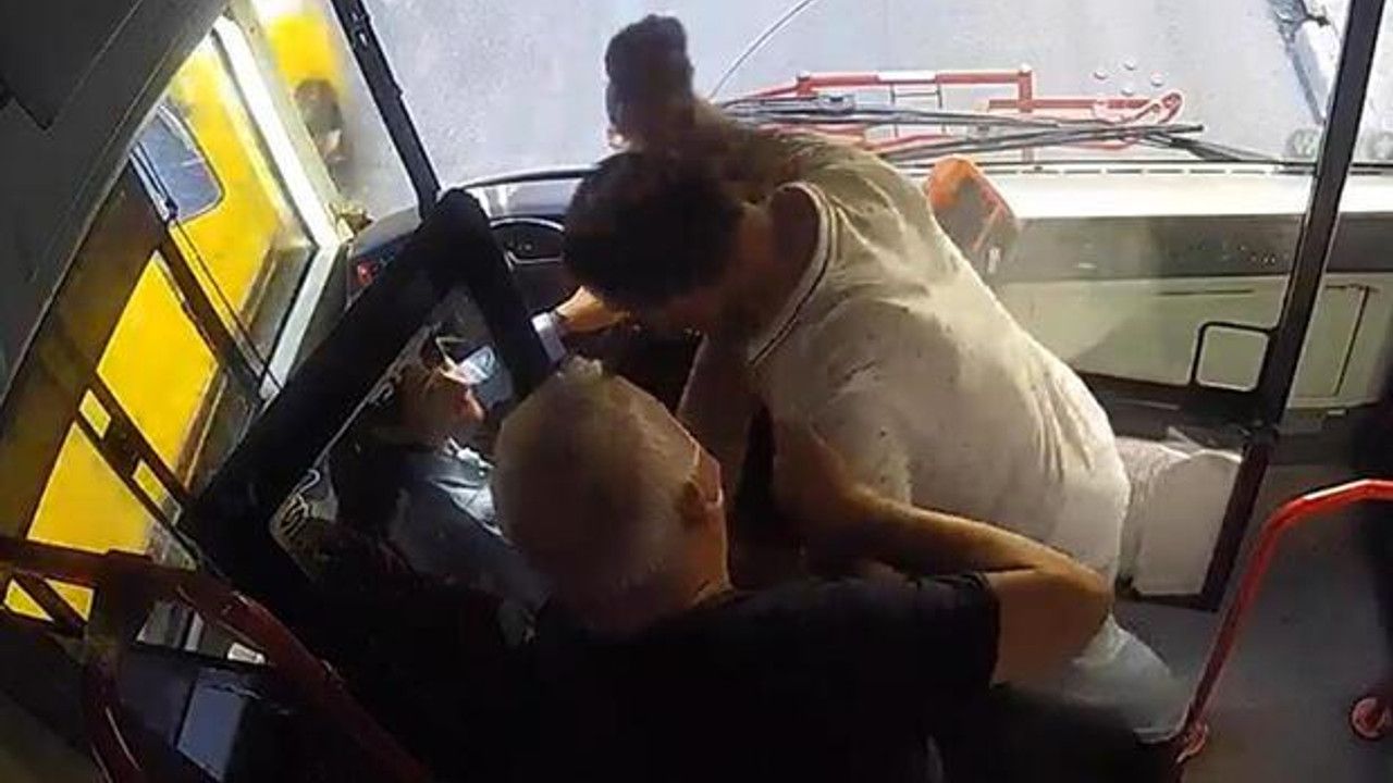 İzmir Büyükşehir Belediyesi'nde görevli kadın şoföre yumruklu saldırı
