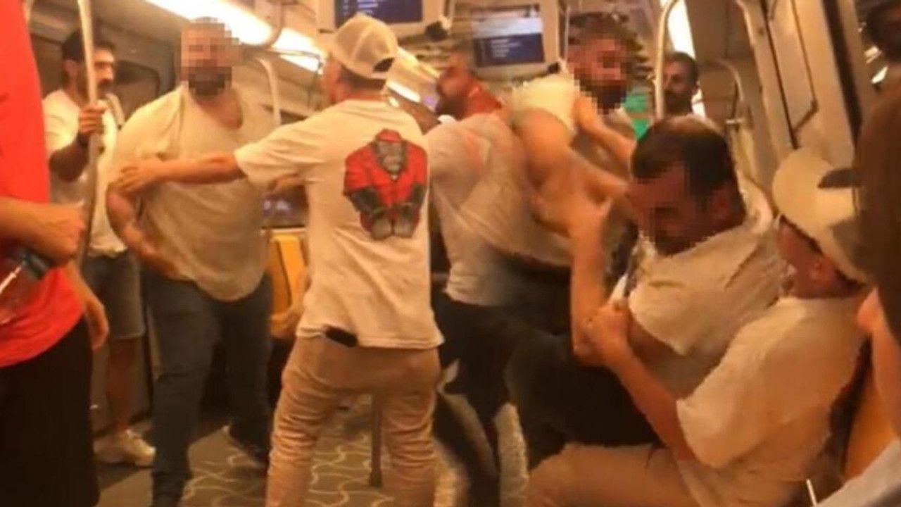 İstanbul Kadıköy'de metroda ortalık karıştı! Yolcular birbirine girdi