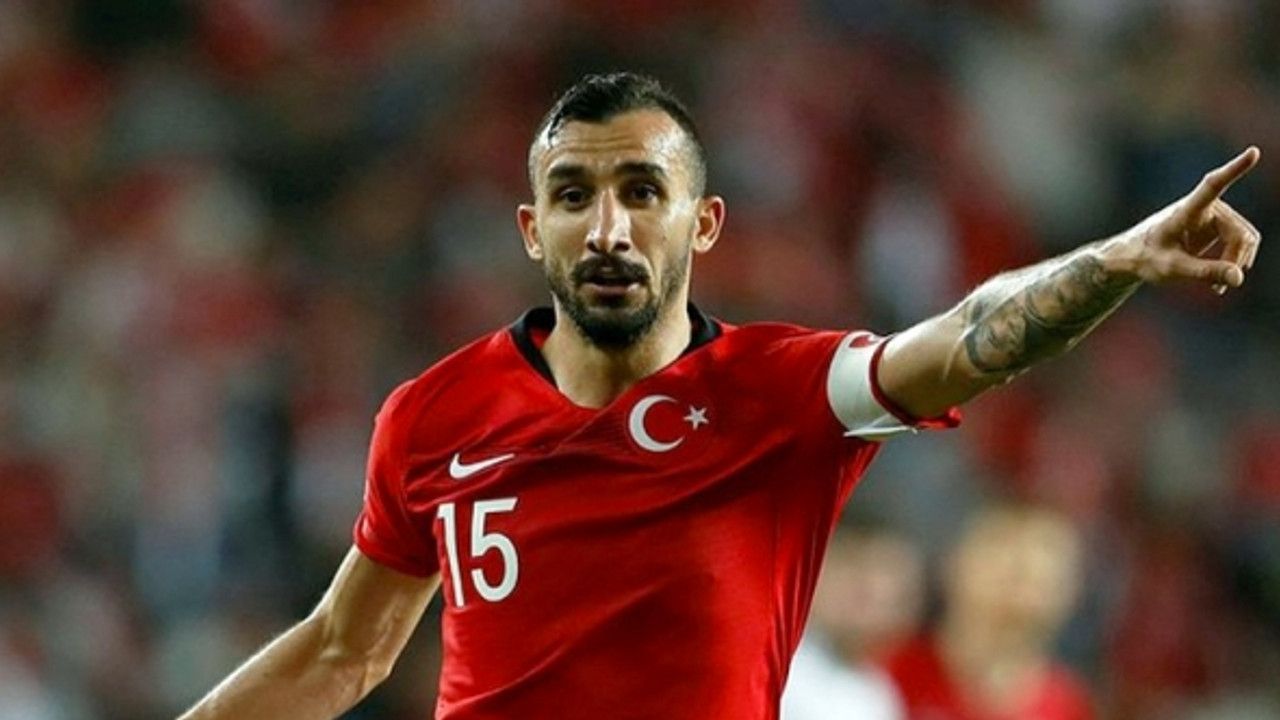 Milli futbolcu Mehmet Topal futbolu bıraktı