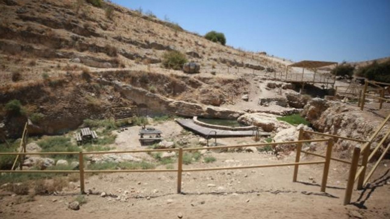 Su kaynaklarını işgal eden Yahudi yerleşimcilere karşı mücadele veriyorlar