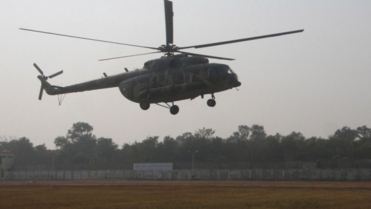 Pakistan'da içinde üst düzey askerlerin bulunduğu helikopterden haber alınamıyor