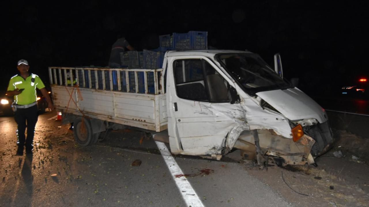 Hatay Kırıkhan'da kamyonet ile otomobilin çarpışması sonucu 6 kişi yaralandı