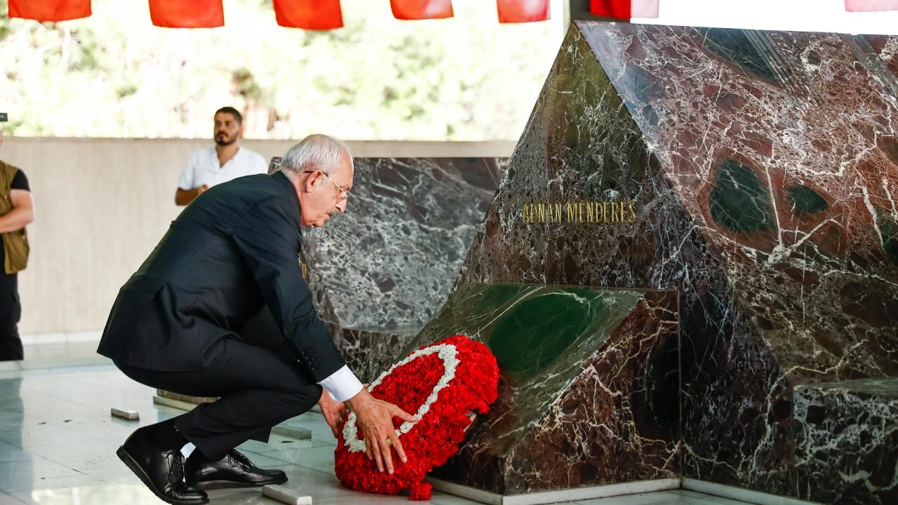 CHP Lideri Kemal Kılıçdaroğlu Turgut Özal ve Adnan Menderes'in anıt mezarlarını ziyaret etti