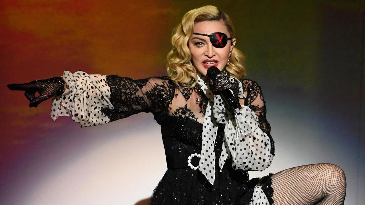 Madonna turnesini iptal etti! Hastanelik oldu