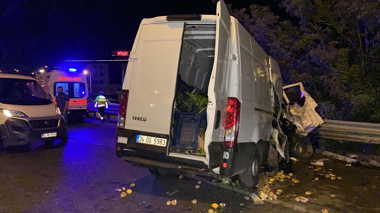 İstanbul Pendik'te minibüs kamyonete çarptı! 1 ölü, 3 yaralı