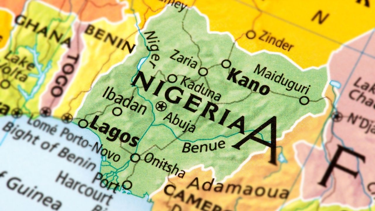 Nijerya'da yolcu otobüsü ile otomobil çarpıştı! 14 kişi öldü