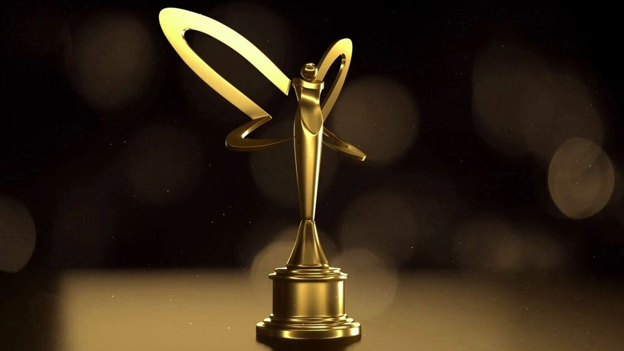 Pantene Altın Kelebek yılın en iyi kadın ve erkek oyuncu ödülleri sahiplerini buldu