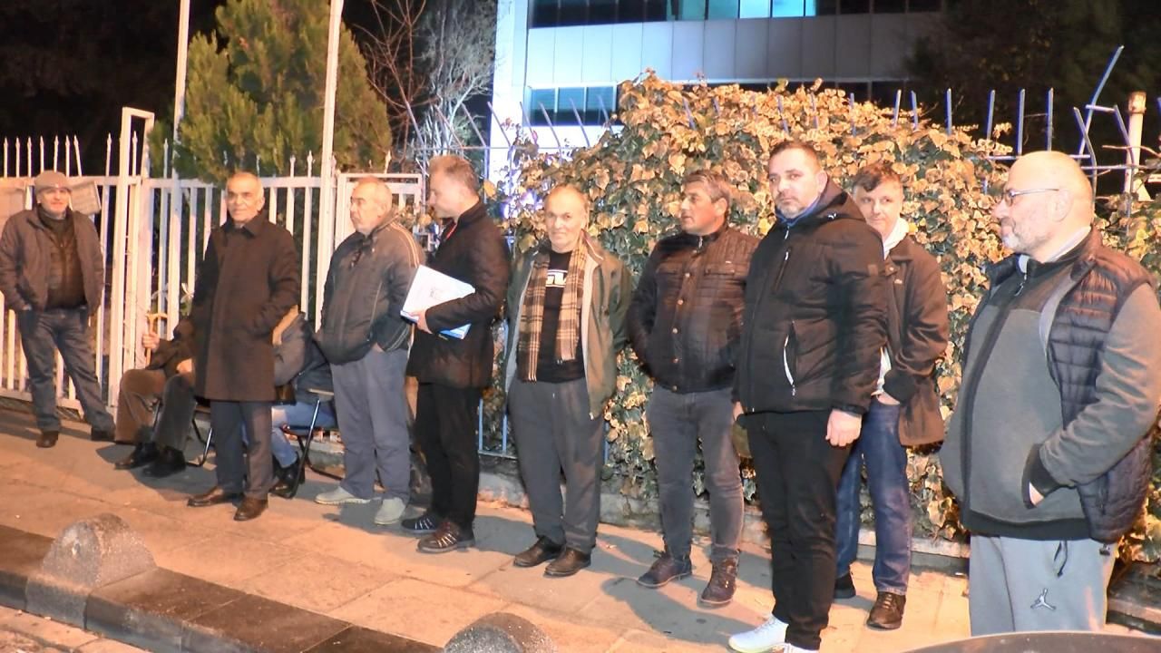 İstanbul'da EYT başvurusu için geceden sıraya girdiler