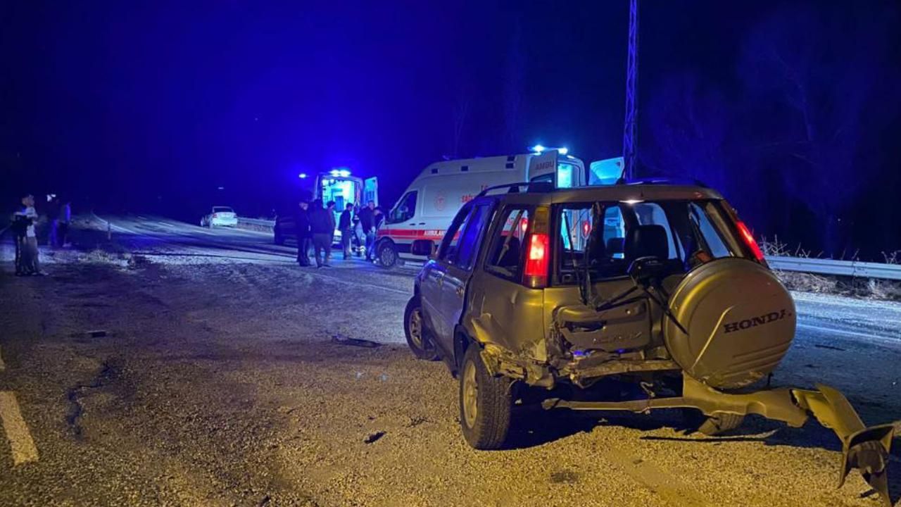 Kahramanmaraş'ta iki otomobil çarpıştı! 7 yaralı