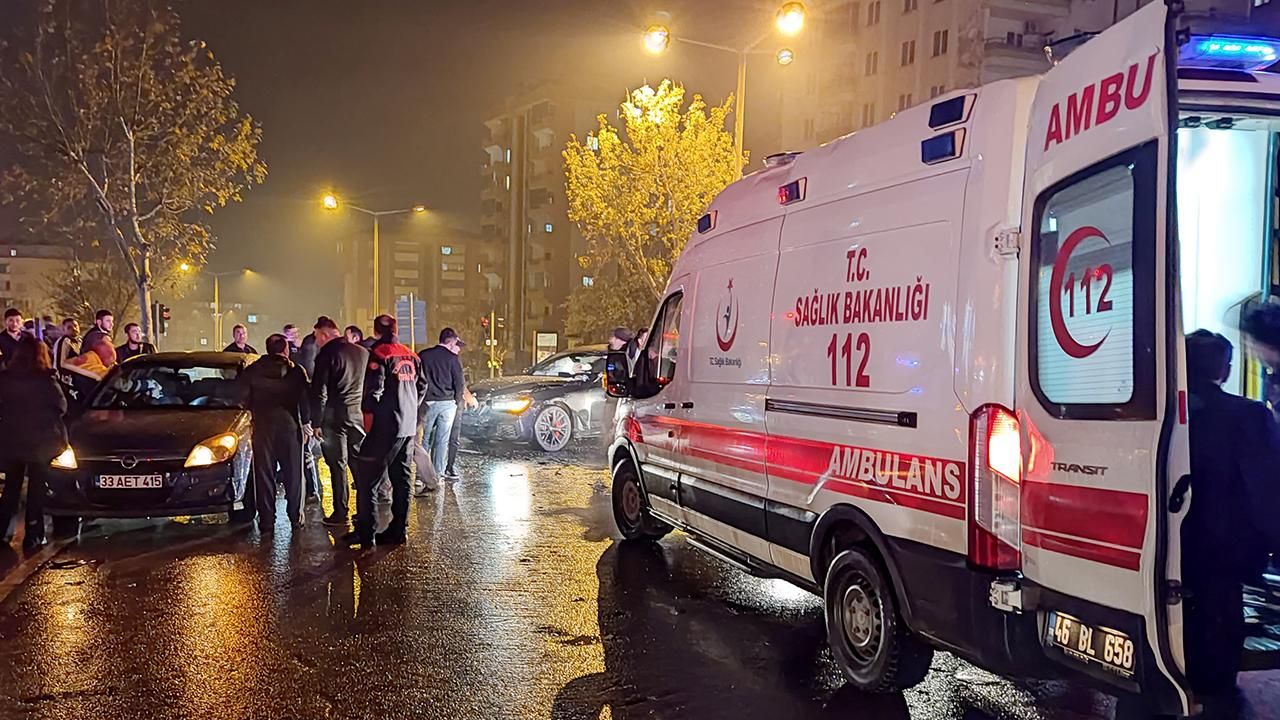 Kahramanmaraş'ta iki otomobil çarpıştı! 2 yaralı