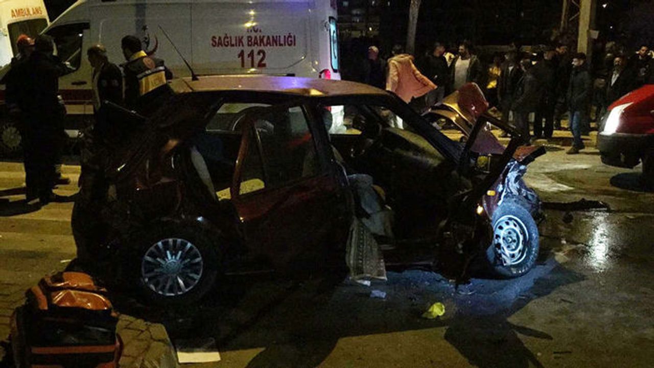 Konya'da ambulans ile otomobil çarpıştı! 1'i bebek 7 yaralı