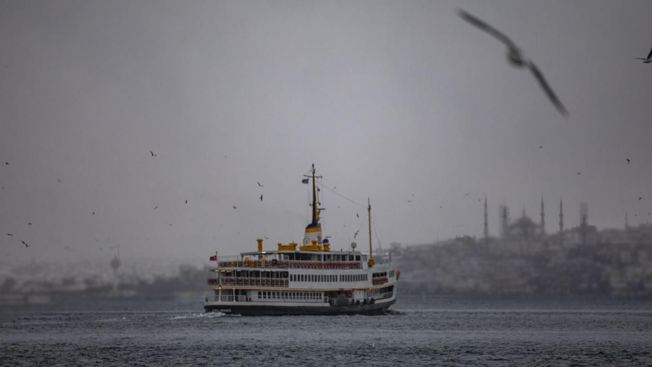 İstanbul'da lodos nedeniyle vapur seferlerinde aksama