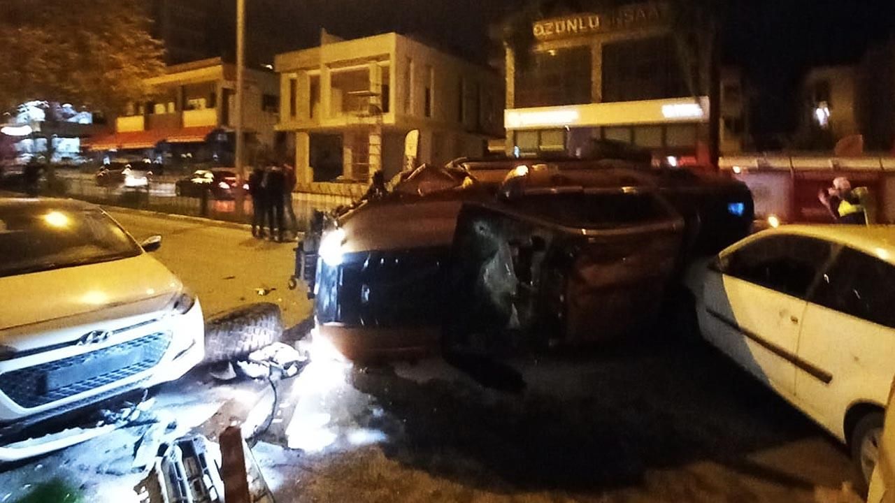 Mersin Tarsus'ta 6 otomobile çarptı aracını bırakıp kaçtı!