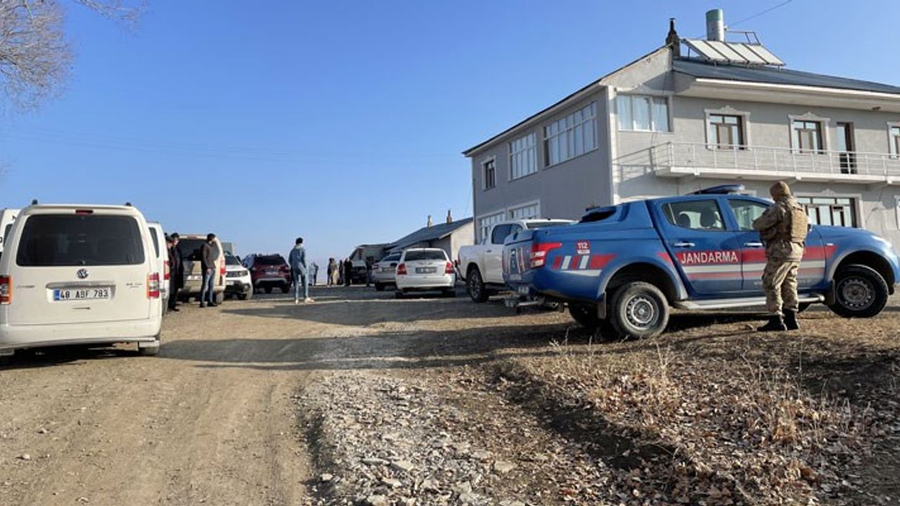 Ağrı'da bir evin önünde 3 kişinin cansız bedeni bulundu!