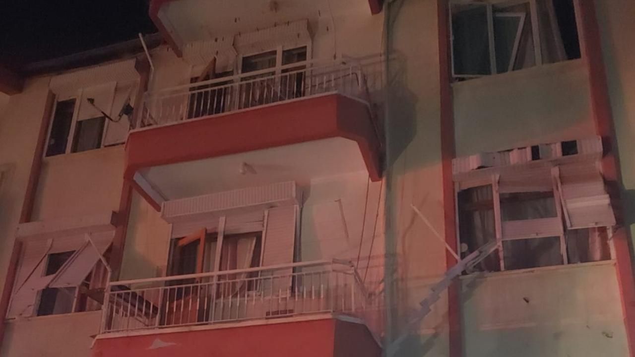 Antalya'da bir kamyonette patlama oldu! Çevredeki evlerde cam çerçeve indi