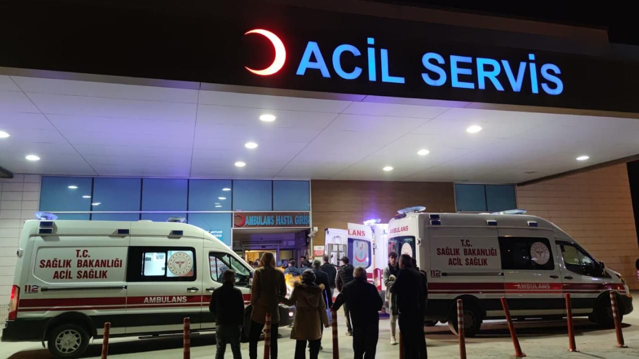 Bursa'da işçi servisi ile tır çarpıştı! 6 yaralı