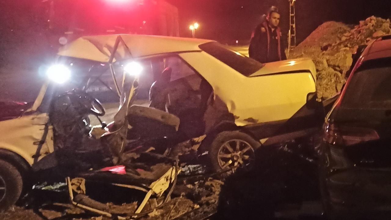 Kahramanmaraş'ta meydana gelen kazada otomobil paramparça oldu! 5 yaralı
