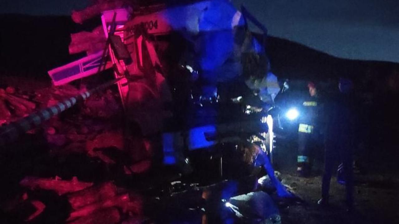 Konya Kadınhanı'nda iki kardeşin kullandığı kamyonlar çarpıştı! 2 ölü