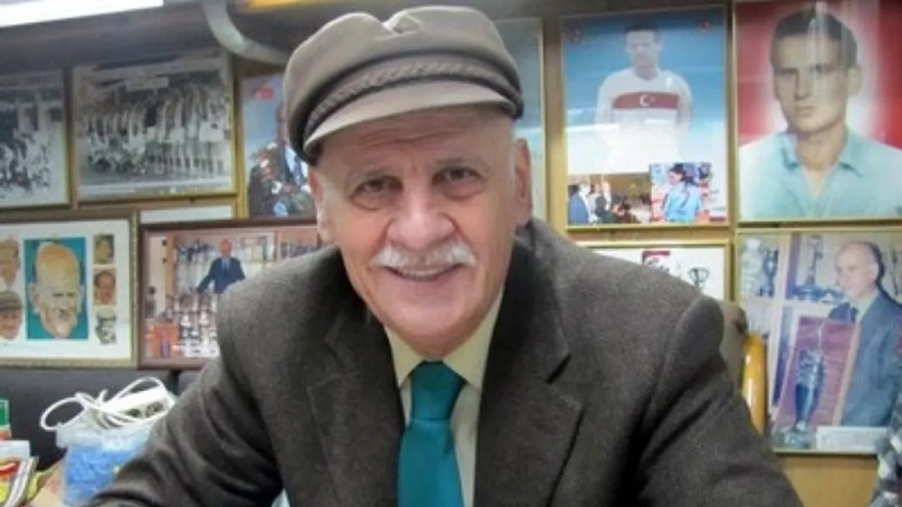 Trabzonspor'un efsanevi teknik direktörü Ahmet Suat Özyazıcı hayatını kaybetti