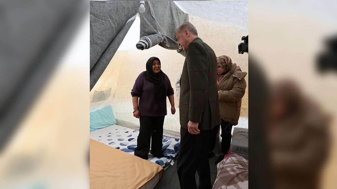 Cumhurbaşkanı Erdoğan çadır kentte depremzedelerle buluştu