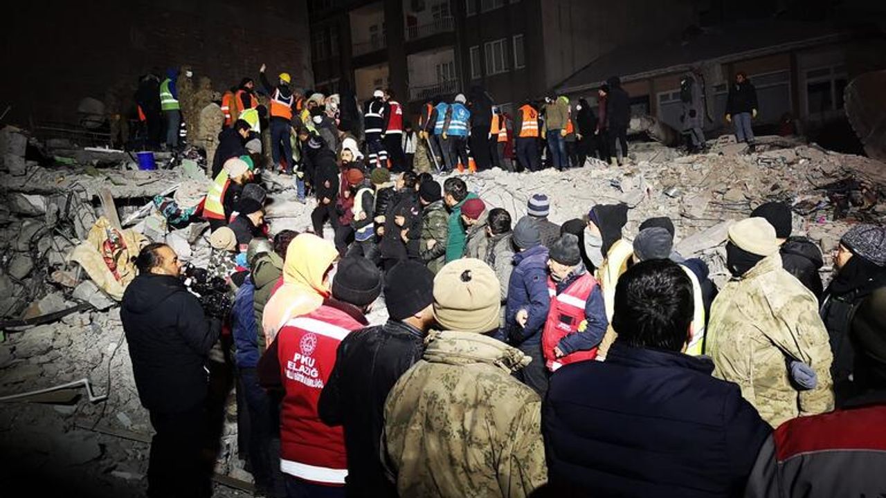 Malatya'da depremden 65 saat sonra enkazdan sağ çıktı
