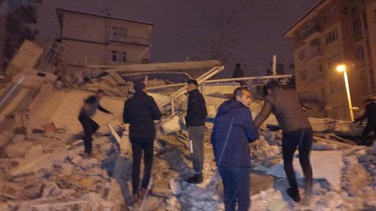 Kahramanmaraş'ta 7,4 büyüklüğünde deprem! Çok sayıda artçı yaşanıyor