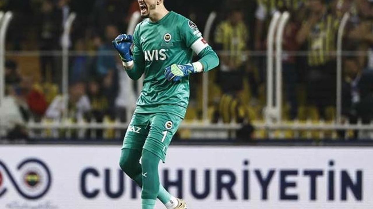 Altay Bayındır 4 yıl daha Fenerbahçe'de