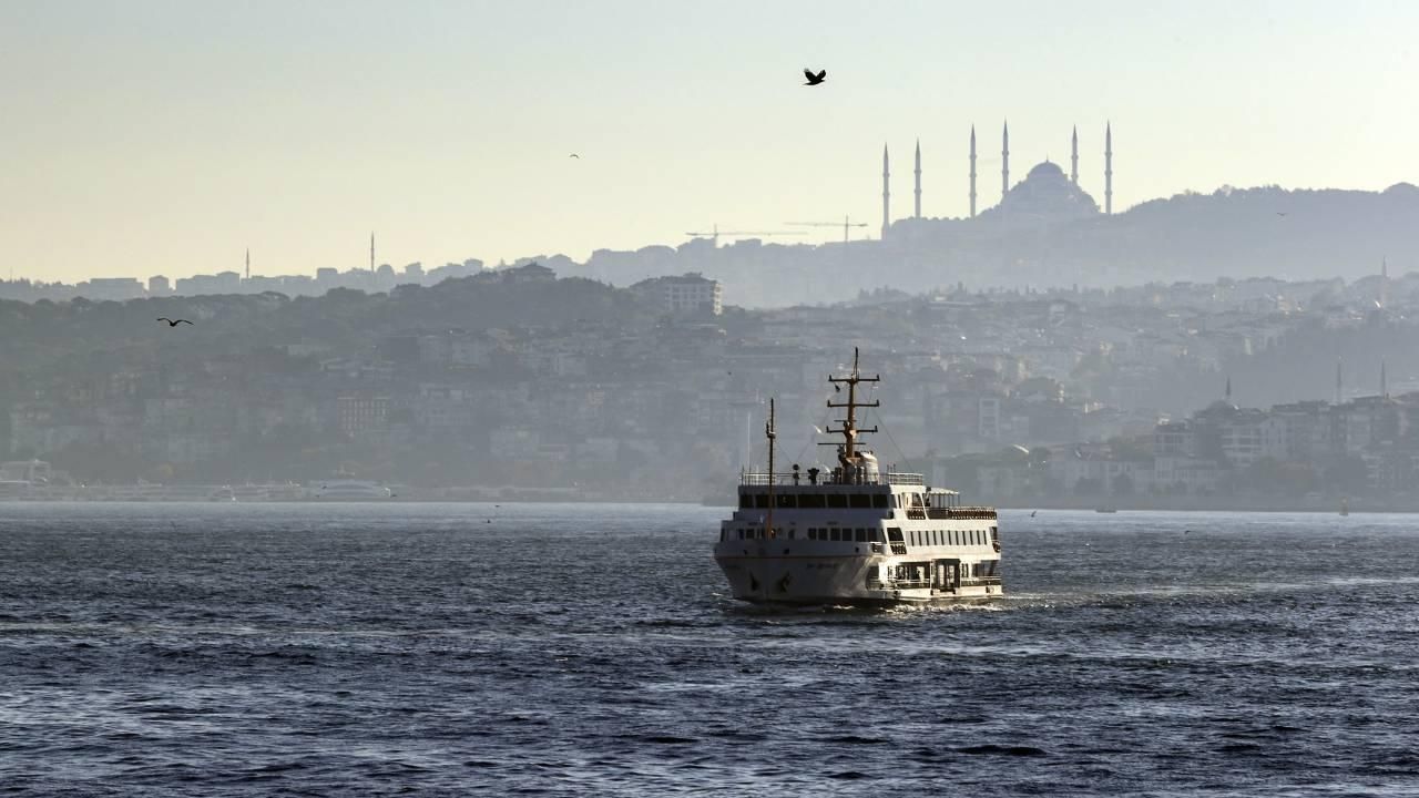 İstanbul’da lodos nedeniyle vapur seferleri yapılamıyor