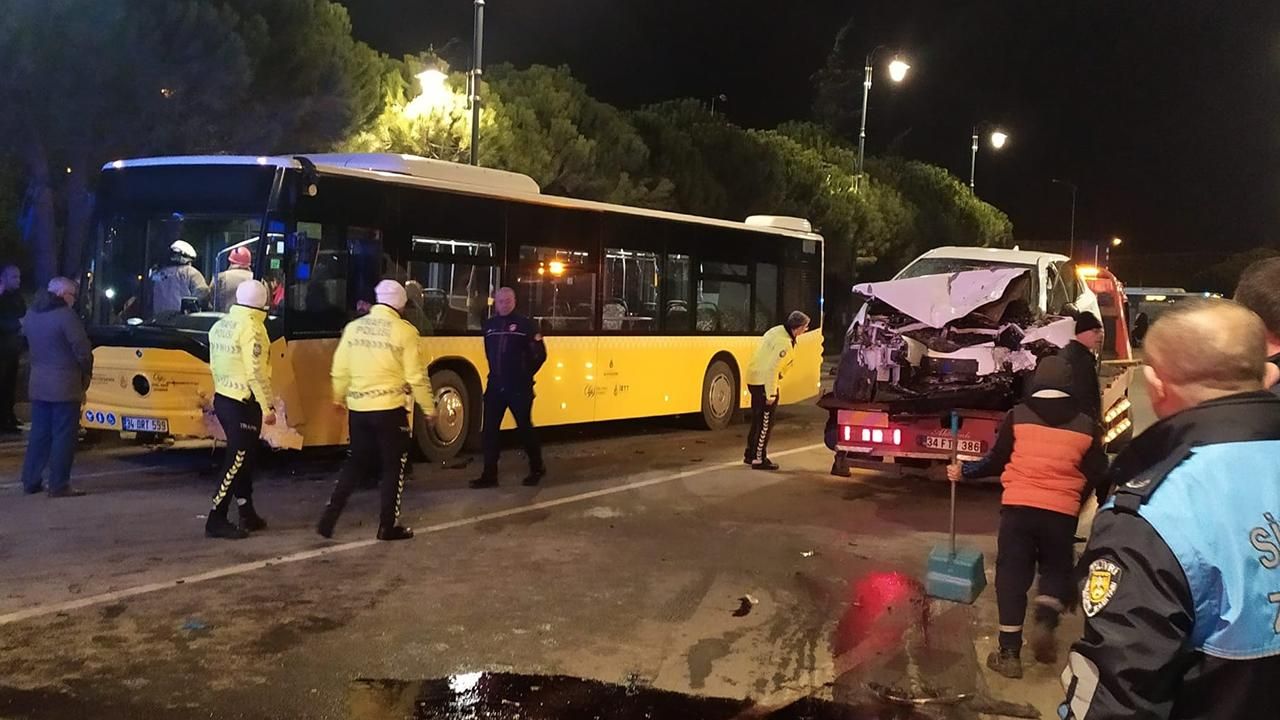 İstanbul'da İETT otobüsüyle otomobil çarpıştı! 1 ölü, 2 yaralı