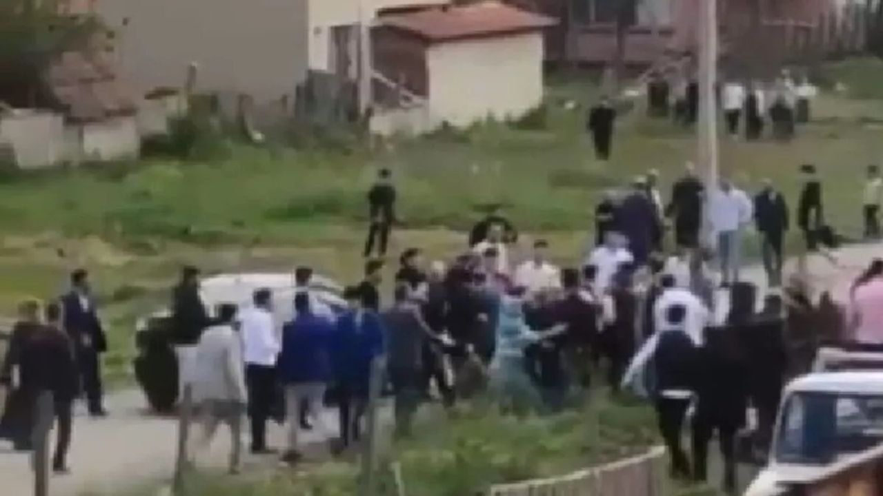 Yer: Bursa! Ortalık savaş alanına döndü! 50 kişinin karıştığı kavganın görüntüleri ortaya çıktı