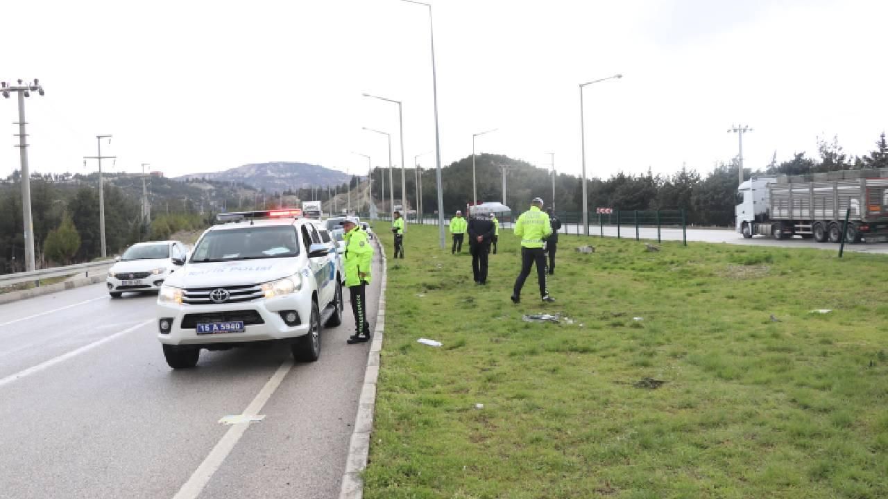 Bursa'da dur ihtarına uymayan sürücü Polise çarpıp kaçtı