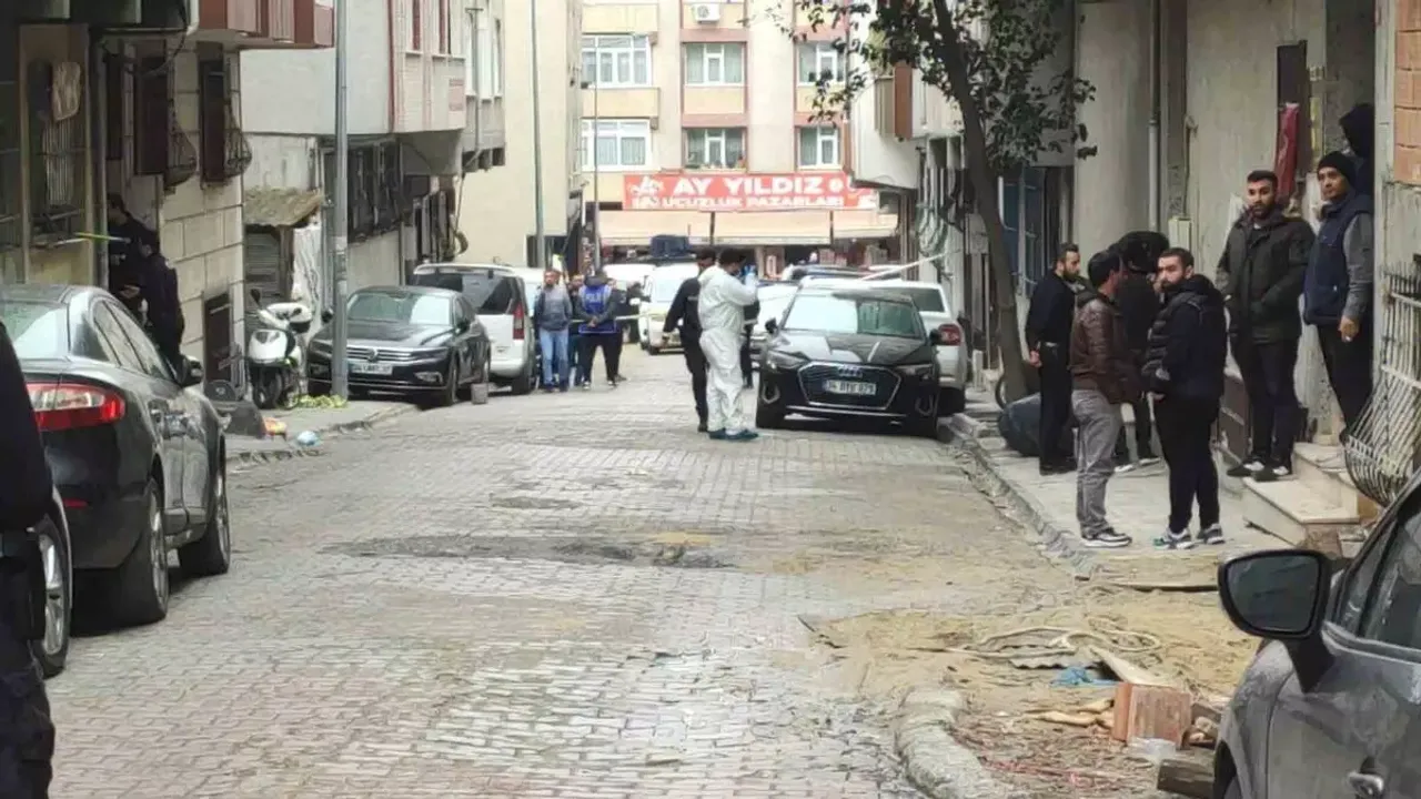 İstanbul'da sokak ortasında dehşet! Nişanlısını silahla vurup intihar etti