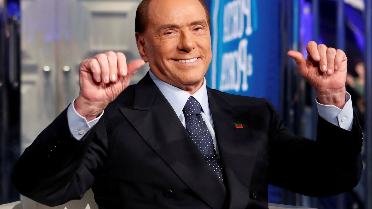 İtalyanların efsane başbakanı Silvio Berlusconi yoğun bakıma alındı