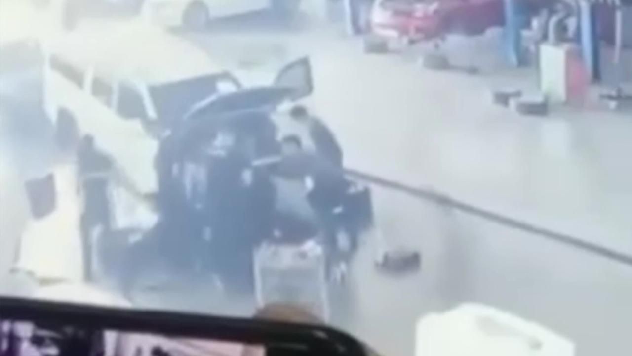 Adana'da üzerine araç düşen genç işçi öldü