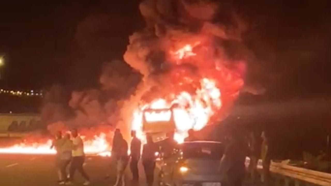 Ankara'da bir yolcu otobüsü alev alev yandı