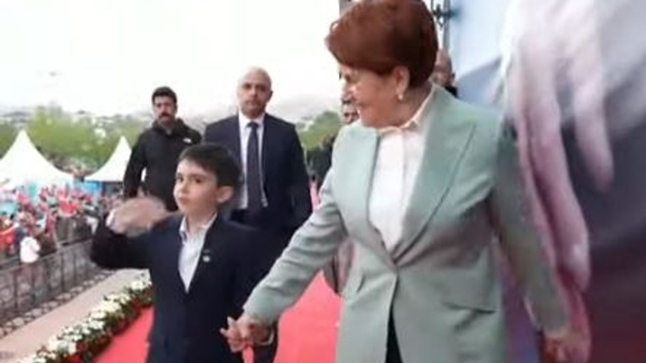 Meral Akşener İstanbul mitingine torunu ile geldi