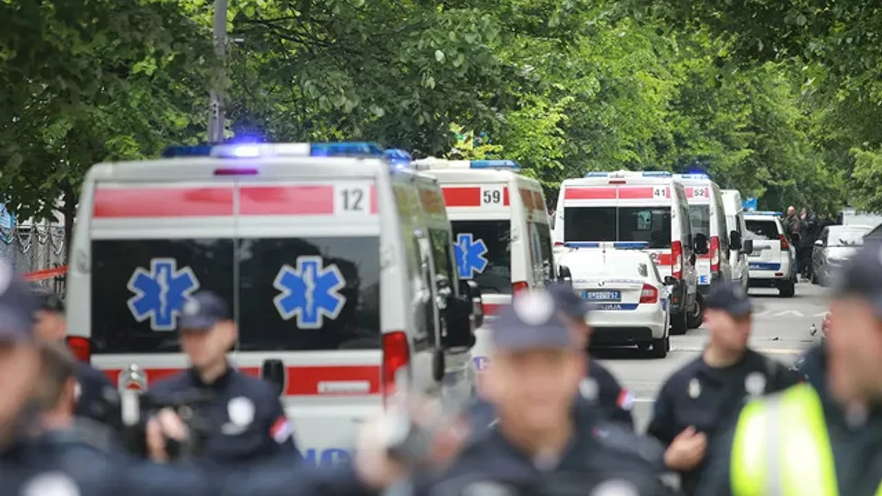 Sırbistan'da okula silahlı saldırı! 8’i öğrenci 9 kişi hayatını kaybetti