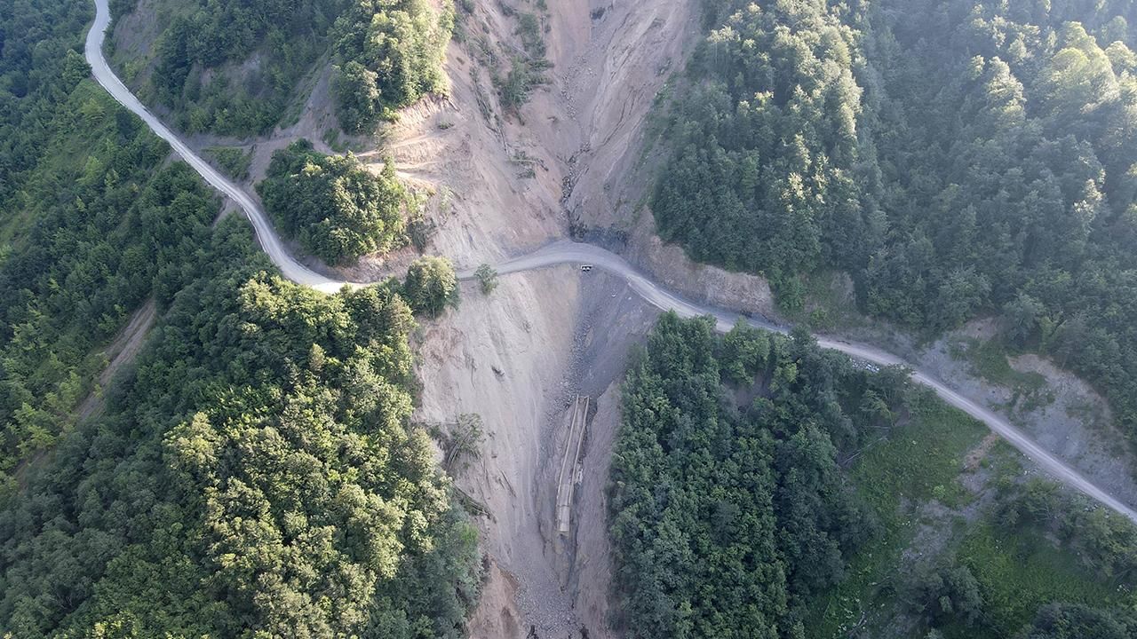 Kastamonu Bozkurt'ta 300 metre kayan köy yolu yeniden ulaşıma açıldı