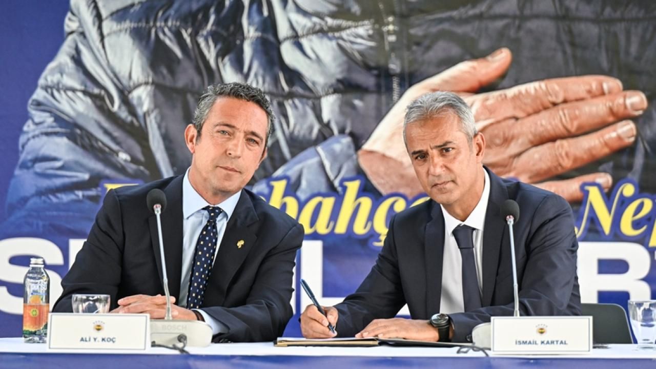 Fenerbahçe teknik direktör İsmail Kartal için imza töreni düzenledi