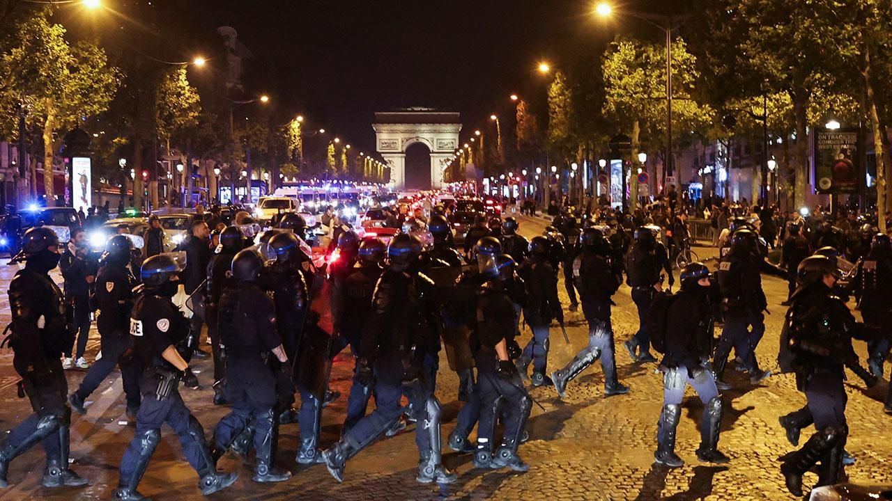 Fransa'daki olayların 6. gecesinde 157 kişi gözaltına alındı